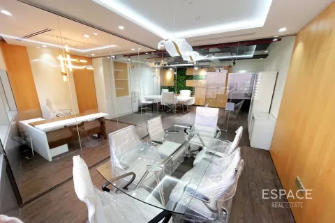 Снять в аренду офис в Джумейра Лейк Тауэрс, Дубай: 52м², № 71198 - фото 11