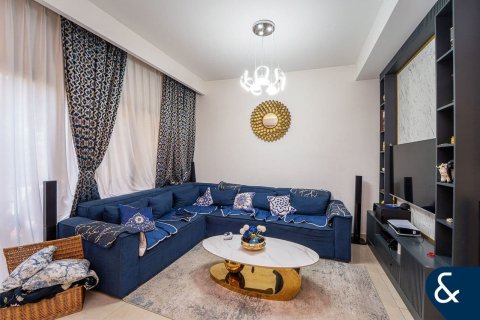 Купить таунхаус в Джумейра Гольф Эстейтс, Дубай: 2 спальни, 134м², № 75976 - фото 3