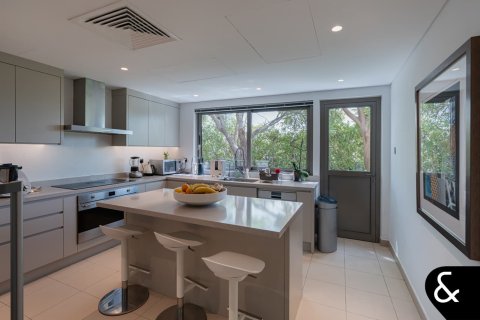 Villa in Jumeirah Islands, Dubai 5 bedrooms, 697 sq.m. № 75964 - photo 23