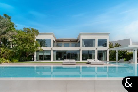 Villa in Jumeirah Islands, Dubai 5 bedrooms, 697 sq.m. № 75964 - photo 1