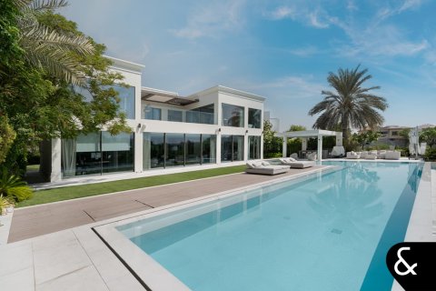 Villa in Jumeirah Islands, Dubai 5 bedrooms, 697 sq.m. № 75964 - photo 2