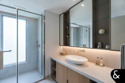 Villa in Jumeirah Islands, Dubai 5 bedrooms, 697 sq.m. № 75964 - photo 9