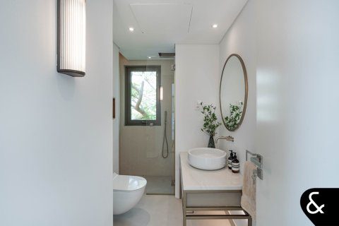 Villa in Jumeirah Islands, Dubai 5 bedrooms, 697 sq.m. № 75964 - photo 6