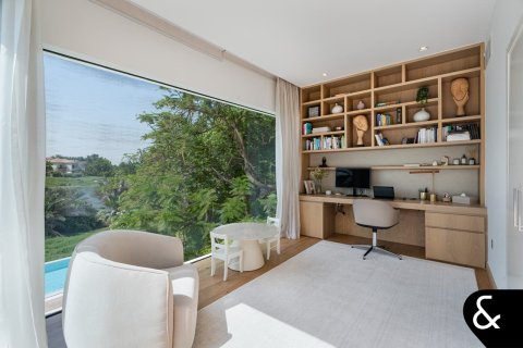 Villa in Jumeirah Islands, Dubai 5 bedrooms, 697 sq.m. № 75964 - photo 4