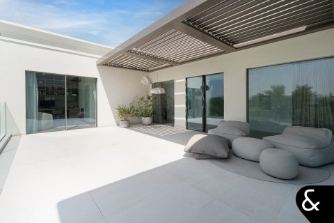 Villa in Jumeirah Islands, Dubai 5 bedrooms, 697 sq.m. № 75964 - photo 13