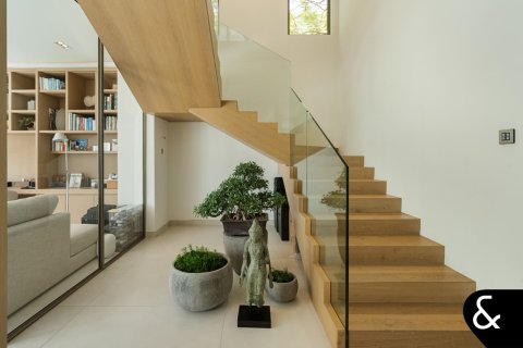 Villa in Jumeirah Islands, Dubai 5 bedrooms, 697 sq.m. № 75964 - photo 18