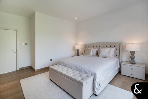 Villa in Jumeirah Islands, Dubai 5 bedrooms, 697 sq.m. № 75964 - photo 8