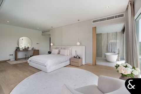 Villa in Jumeirah Islands, Dubai 5 bedrooms, 697 sq.m. № 75964 - photo 12