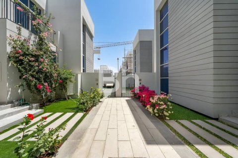 Villa à Dubai Sports City, Dubai, 4 chambres, 271 m², № 23299 - photo 18