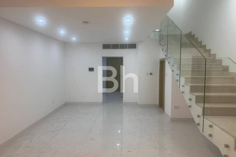 Townhouse in Jumeirah Village Circle, Dubai 4 bedrooms, 376 sq.m. № 23301 - photo 1