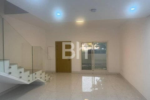 Townhouse in Jumeirah Village Circle, Dubai 4 bedrooms, 376 sq.m. № 23301 - photo 18
