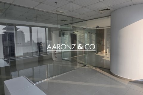Bureau à Jumeirah Lake Towers, Dubai, 107 m², № 89093 - photo 2