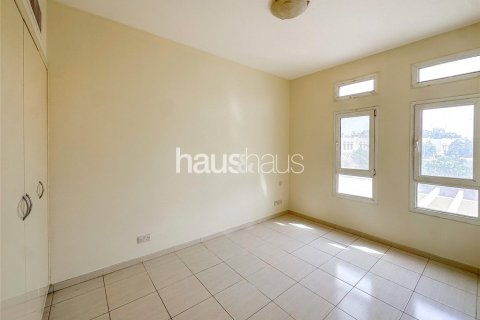 Villa in The Lakes, Dubai 3 bedrooms, 257 sq.m. № 44677 - photo 5