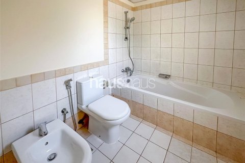 Villa in The Lakes, Dubai 3 bedrooms, 257 sq.m. № 44677 - photo 7