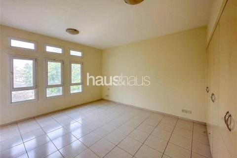 Villa in The Lakes, Dubai 3 bedrooms, 257 sq.m. № 44677 - photo 2