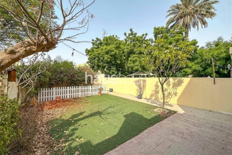 Villa in The Lakes, Dubai 3 bedrooms, 257 sq.m. № 44677 - photo 12