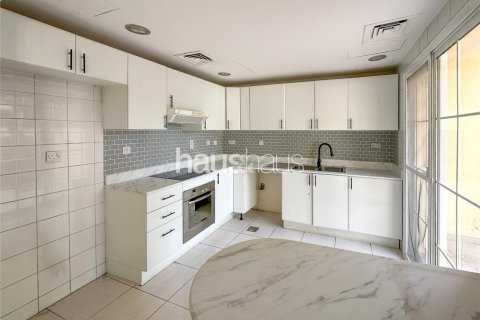 Villa in The Lakes, Dubai 3 bedrooms, 257 sq.m. № 44677 - photo 10