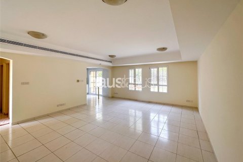 Villa in The Lakes, Dubai 3 bedrooms, 257 sq.m. № 44677 - photo 3
