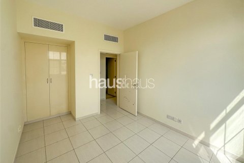Villa in The Lakes, Dubai 3 bedrooms, 257 sq.m. № 44677 - photo 6