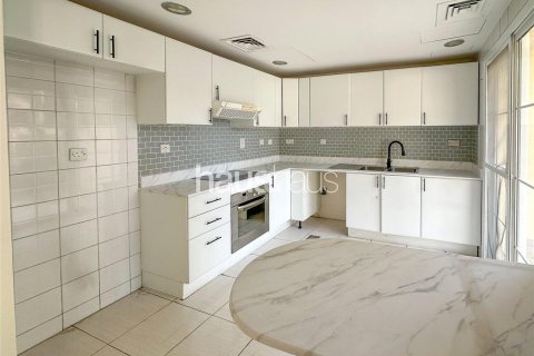 Villa in The Lakes, Dubai 3 bedrooms, 257 sq.m. № 44677 - photo 4