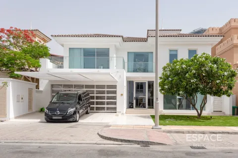 Villa à Palm Jumeirah, Dubai, 6 chambres, 505 m², № 71221 - photo 1