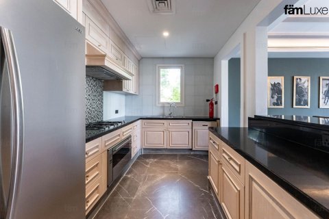 Купить виллу в Дубае: 4 спальни, 792.5м², № 60525 - фото 11