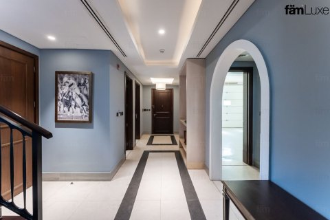 Купить виллу в Дубае: 4 спальни, 792.5м², № 60525 - фото 9