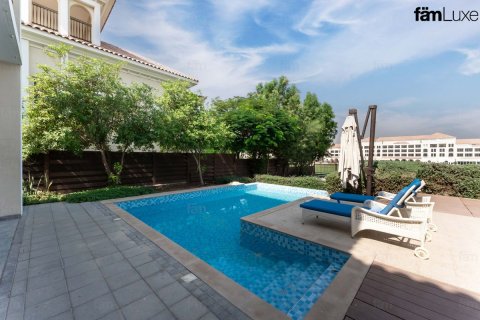 Купить виллу в Дубае: 4 спальни, 792.5м², № 60525 - фото 2