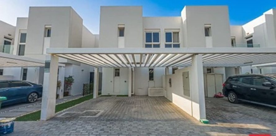 Таунхаус в Дубае, 3 спальни, 177.6м², № 9880