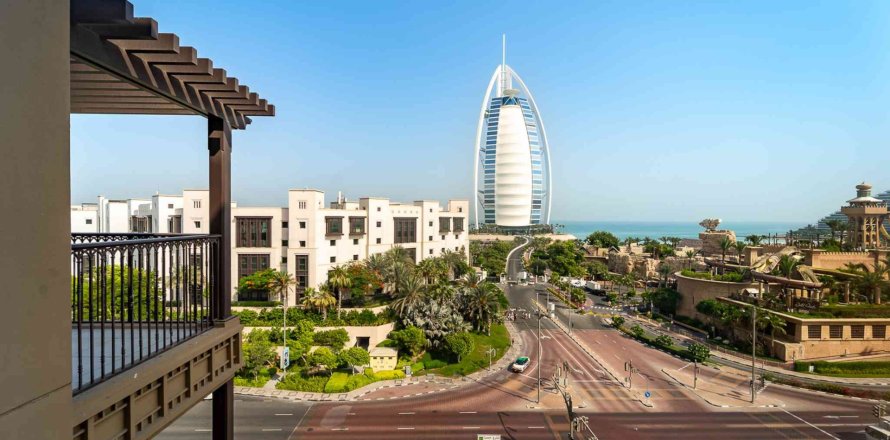 Appartement à Umm Suqeim, Dubai, 3 chambres, 171 m², № 97073