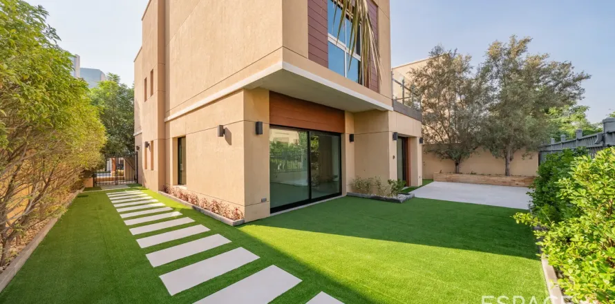 Вилла в Дубае, 4 спальни, 322м², № 69123