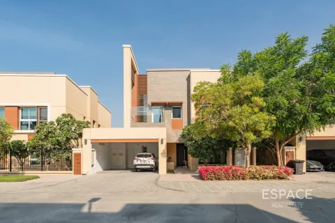 Villa in Dubai 4 bedrooms, 322 sq.m. № 69123 - photo 19