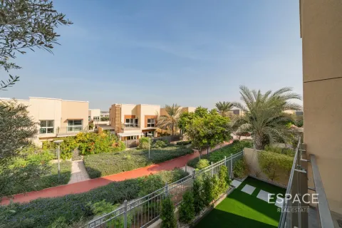 Villa in Dubai 4 bedrooms, 322 sq.m. № 69123 - photo 18