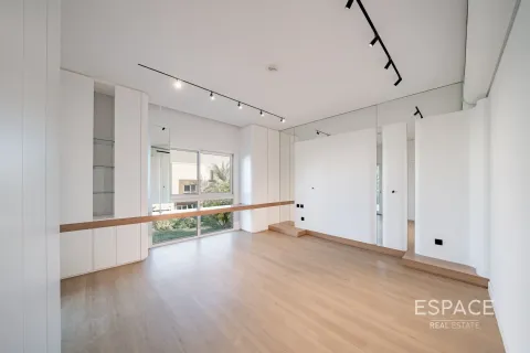 Купить виллу в Дубае: 4 спальни, 322м², № 69123 - фото 10