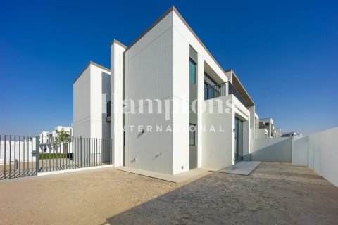 Villa in Arabian Ranches 3, Dubai 4 bedrooms, 293.48057700 sq.m. № 111215 - photo 2