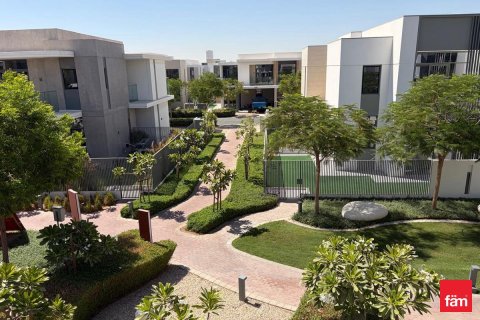 Villa in Dubai 4 bedrooms, 251.9 sq.m. № 111269