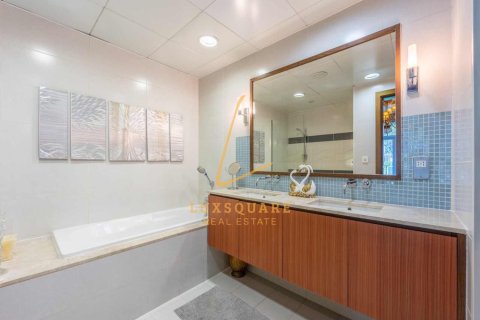 Снять в аренду квартиру в Oceana, Пальма Джумейра, Дубай: 1 спальня, 175м², № 135116 - фото 5