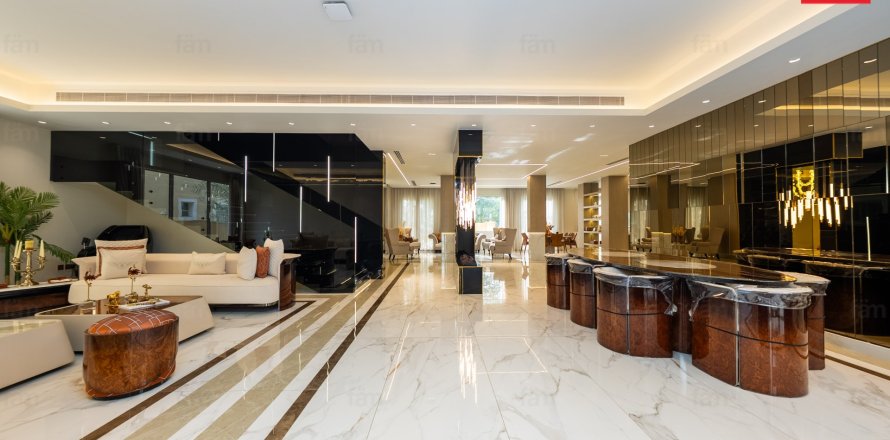 Villa en Dubai, 7 dormitorios, 604.6 m², № 83549