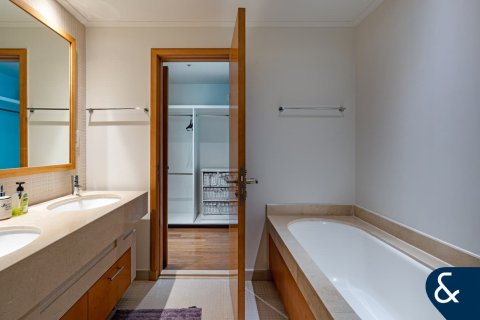 Apartment in Marina Promenade, Dubai Marina, Dubai 2 bedrooms, 127 sq.m. № 76184 - photo 12