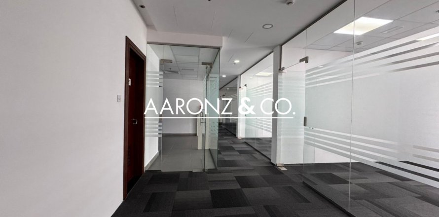 Office in Dubai Investment Park, Dubai 722 sq.m. № 84527
