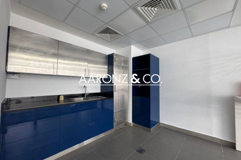 Office in Dubai Investment Park, Dubai 722 sq.m. № 84527 - photo 15