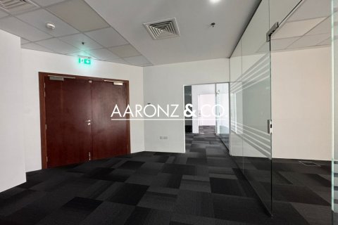 Office in Dubai Investment Park, Dubai 722 sq.m. № 84527 - photo 11