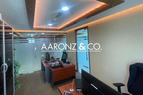 Снять в аренду офис в Бизнес-Бэе, Дубай: 158м², № 84525 - фото 5