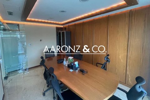 Снять в аренду офис в Бизнес-Бэе, Дубай: 158м², № 84525 - фото 4