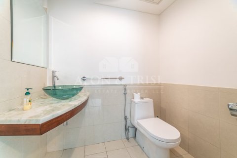 Apartamento en World Trade Center, Dubai, 1 dormitorio, 135 m², № 62806 - foto 1