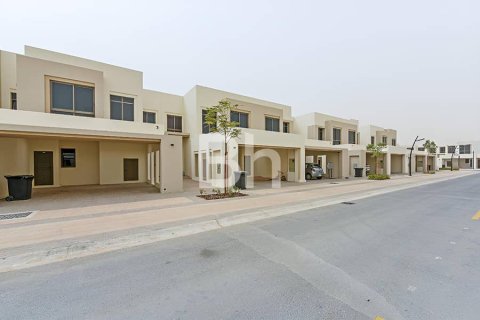 Townhouse in Town Square, Dubai 3 bedrooms, 188 sq.m. № 22072 - photo 1
