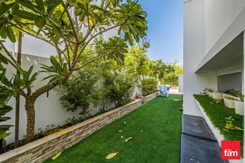 Таунхаус в Дубае, 3 спальни, 271.8м², № 100243