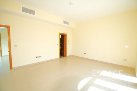 Villa in Legacy Nova Villas, Jumeirah Park, Dubai 4 bedrooms, 455 sq.m. № 61886 - photo 5