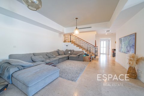 Купить виллу в Арабиан Ранчес, Дубай: 2 спальни, 237м², № 61884 - фото 3