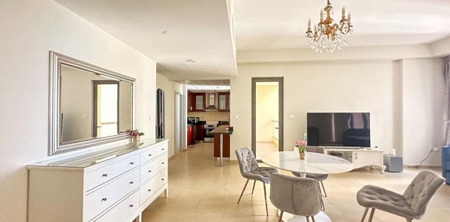 Квартира в Дубае, 1 спальня, 111.1м², № 76836